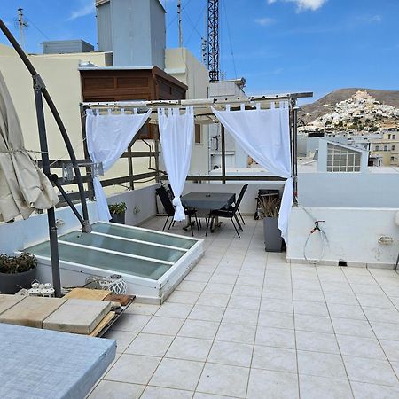 Simple And Special Apartment Ermoupoli Luaran gambar