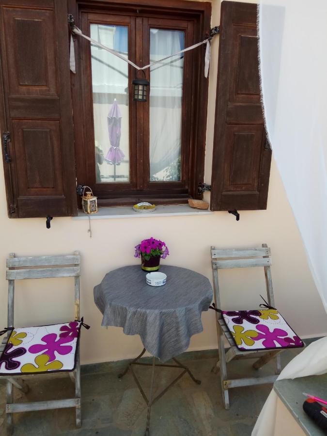 Simple And Special Apartment Ermoupoli Luaran gambar