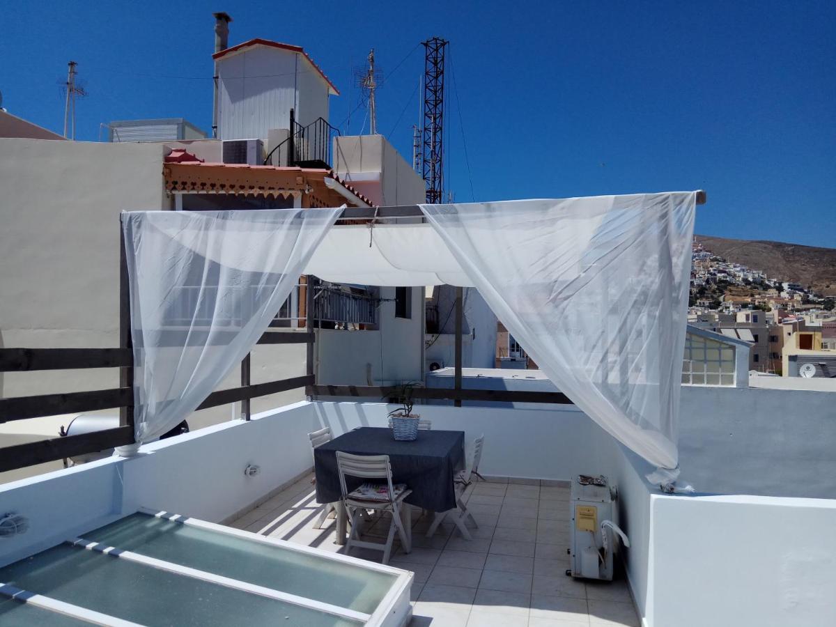 Simple And Special Apartment Ermoupoli Luaran gambar