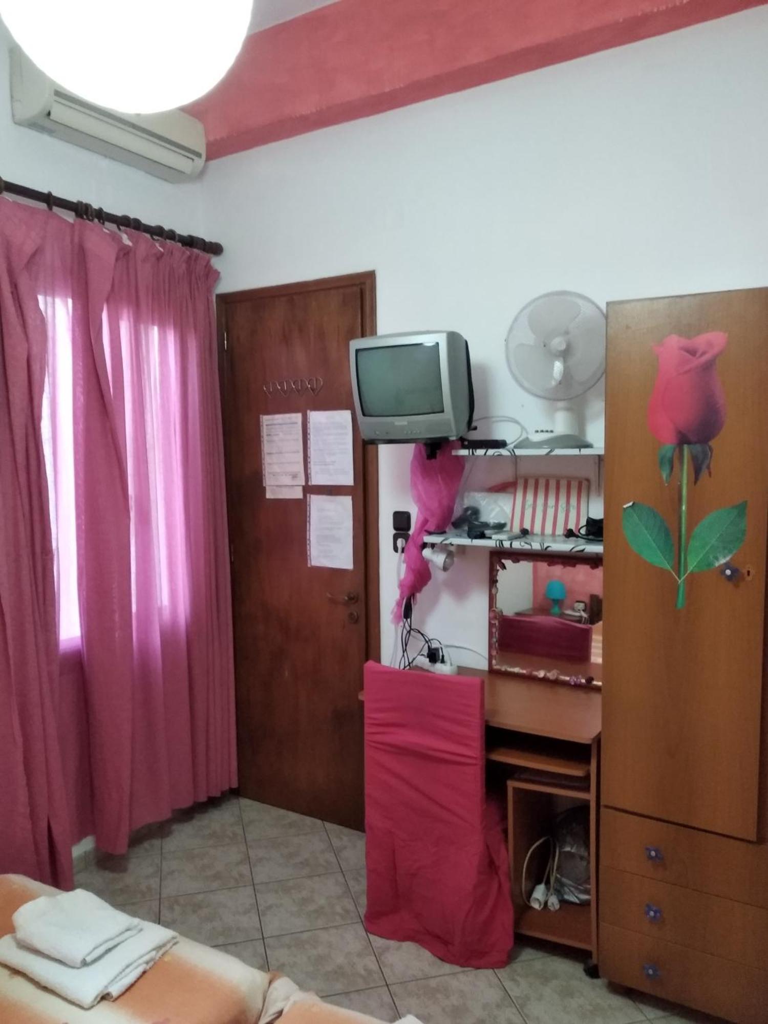 Simple And Special Apartment Ermoupoli Luaran gambar