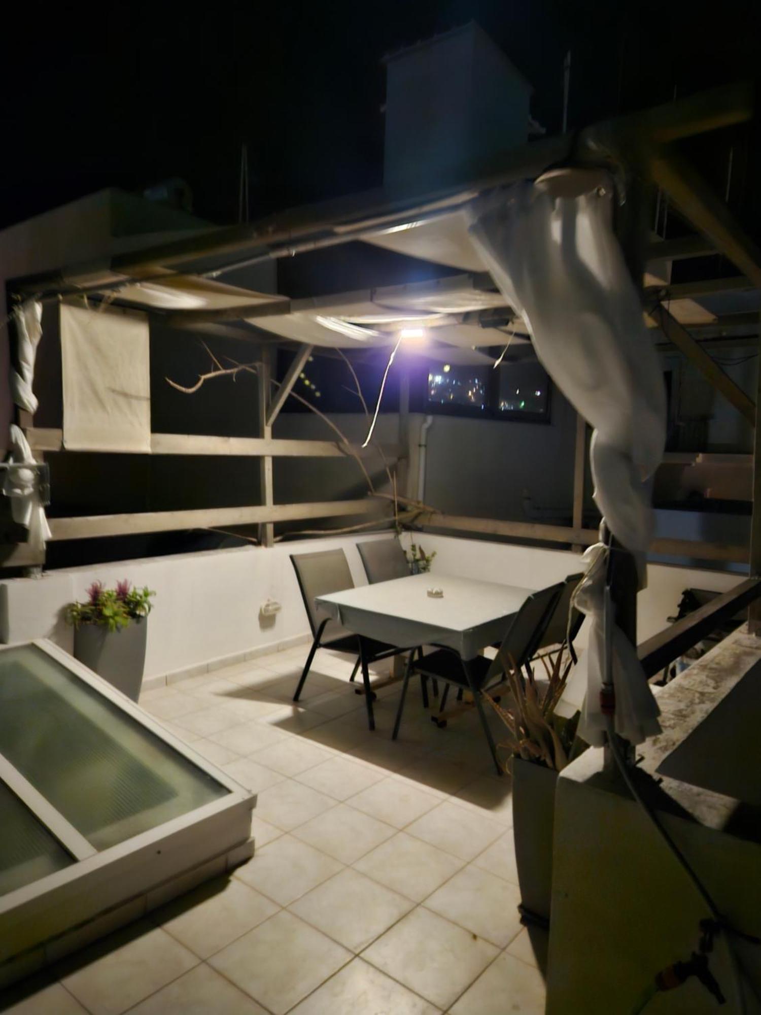 Simple And Special Apartment Ermoupoli Luaran gambar