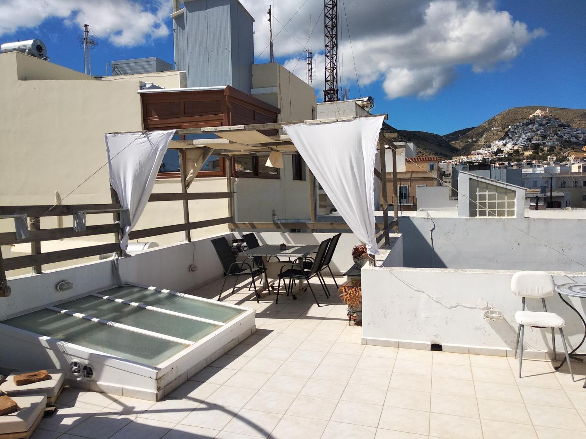 Simple And Special Apartment Ermoupoli Luaran gambar
